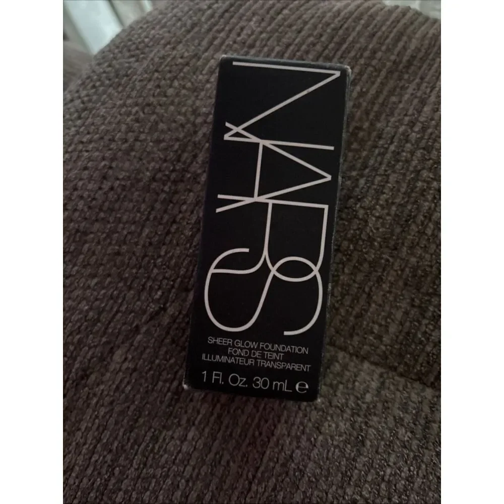 NEW Nars / Sheer Glow Foundation Benares 1.0 oz.